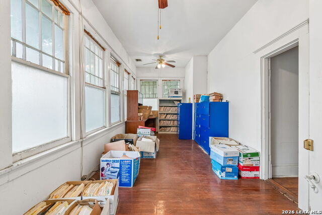 1032 W Woodlawn Property Photo 22
