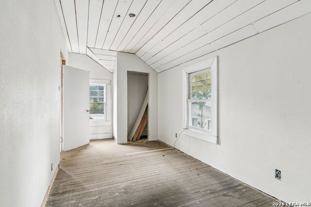 1032 W Woodlawn Property Photo 33