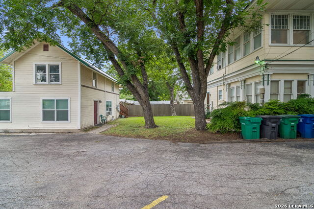 1032 W Woodlawn Property Photo 36