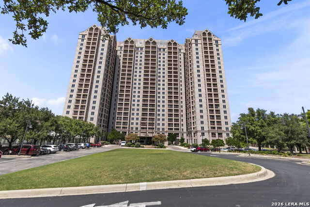 1 Towers Park Ln Property Photo 10