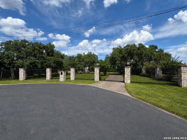 7910 Triple Crown Property Photo 3