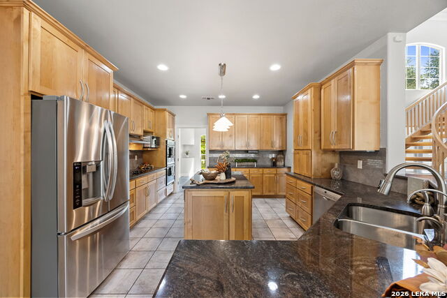 373 Wentworth Property Photo 13