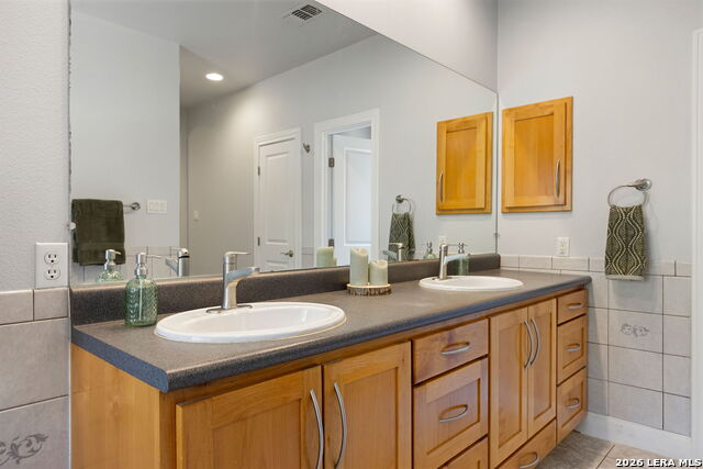 373 Wentworth Property Photo 28