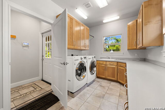 373 Wentworth Property Photo 36