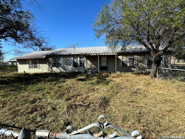 465 Peach St Property Photo 1