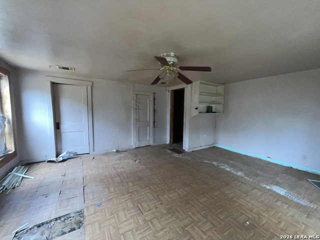 465 Peach St Property Photo 6