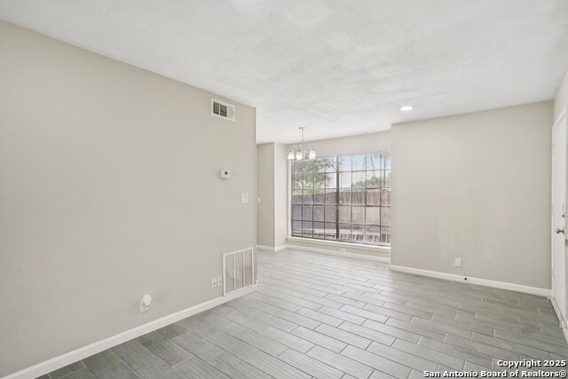 10609 Starcrest Dr Property Photo 5