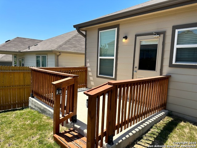 464 Salz Way Property Photo 5