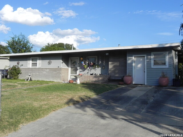 134 Dumont Dr Property Photo 1