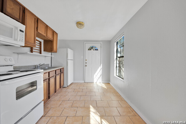 652 N San Ignacio Ave Property Photo 4