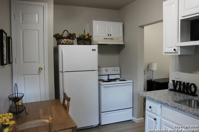 1524 W Craig Pl Property Photo 5