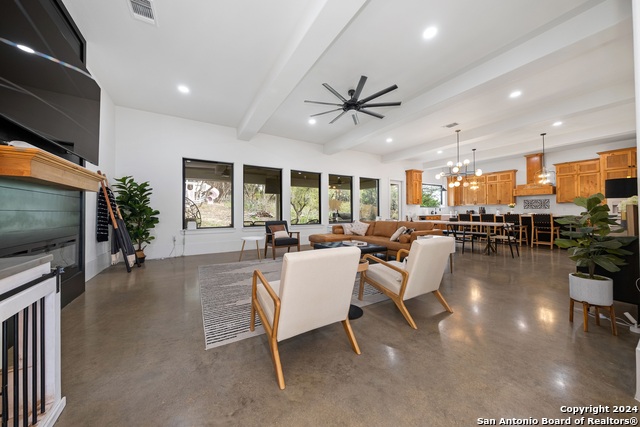 211 Spacious Sky Property Photo 6