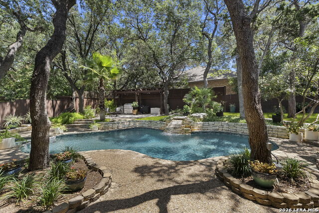 10 Inwood Mnr Property Photo 3