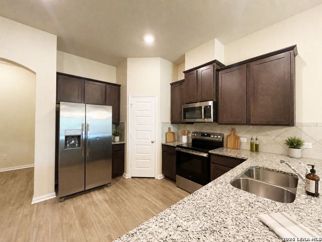 5435 Devils Gate Property Photo 3