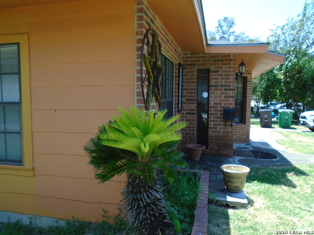 238 Storeywood Dr Property Photo 5