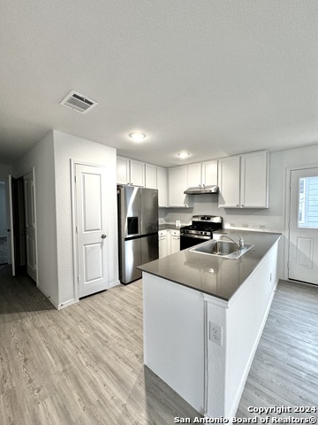 9256 James Bowie Property Photo 4