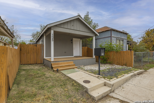 125 Forrest Ave Property Photo 3