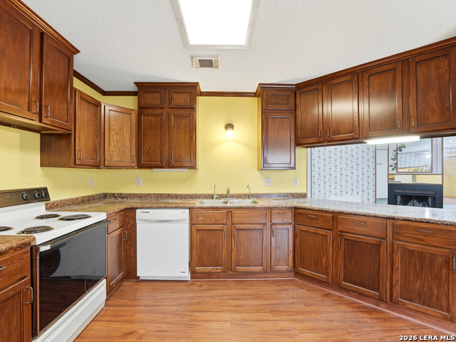 13915 Grove Patch Property Photo 18