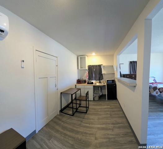 1211 Gladstone Property Photo 4