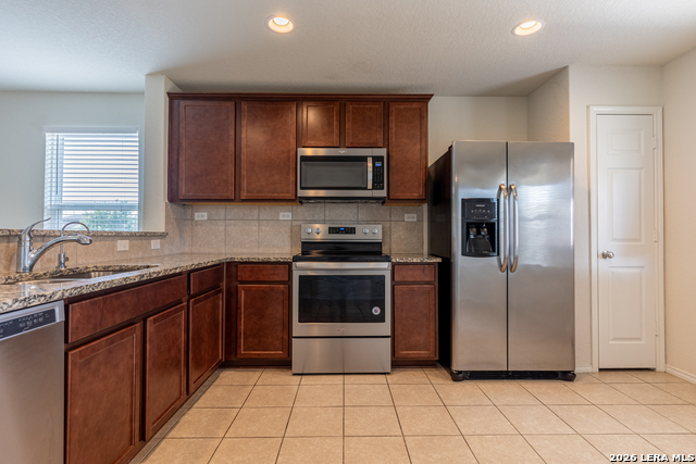 10203 Reyes Hts Property Photo 10