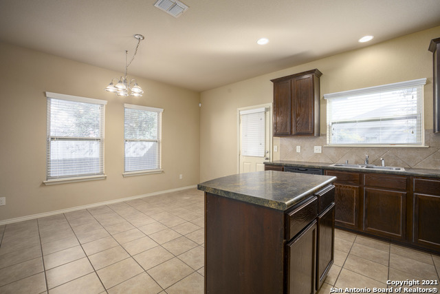 433 Stonebrook Dr Property Photo 4