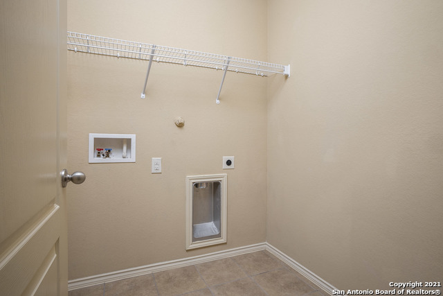 433 Stonebrook Dr Property Photo 16