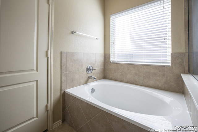 433 Stonebrook Dr Property Photo 23