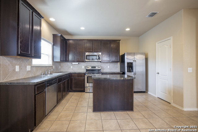 433 Stonebrook Dr Property Photo 27