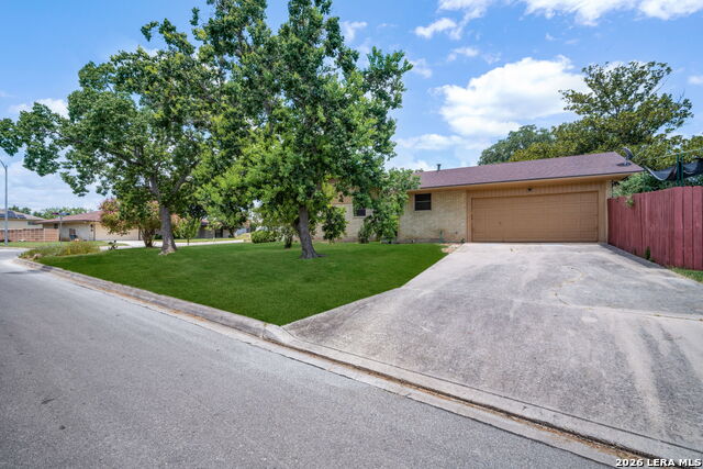 5902 Northgap St Property Photo 4