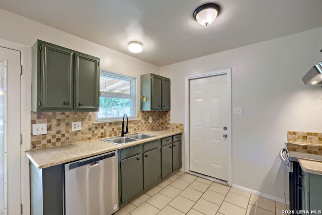 816 Aviation Ave Property Photo 6