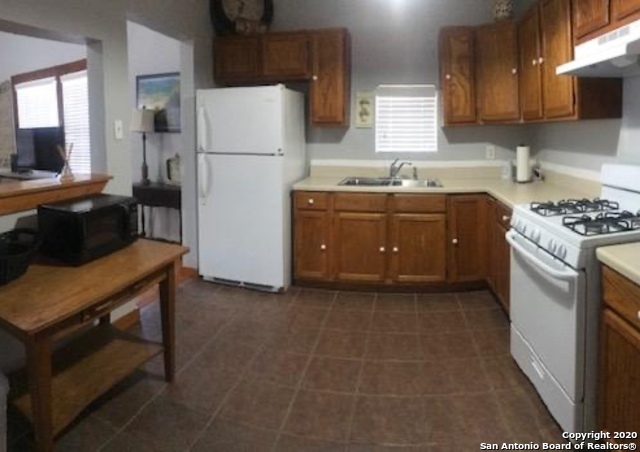 305 Barrera St Property Photo 5