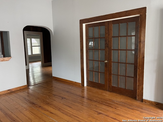 305 Barrera St Property Photo 8