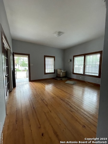 305 Barrera St Property Photo 9
