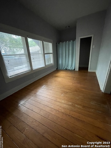 305 Barrera St Property Photo 10