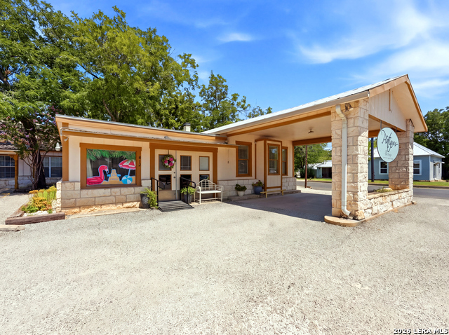 812 N Llano St Property Photo 12