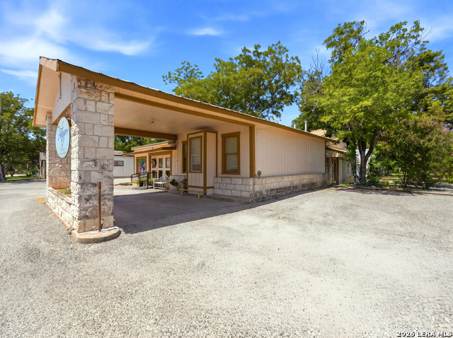 812 N Llano St Property Photo 17