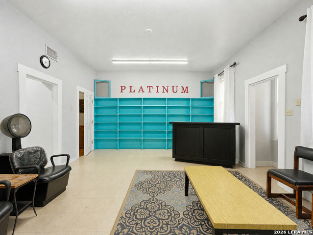 812 N Llano St Property Photo 21