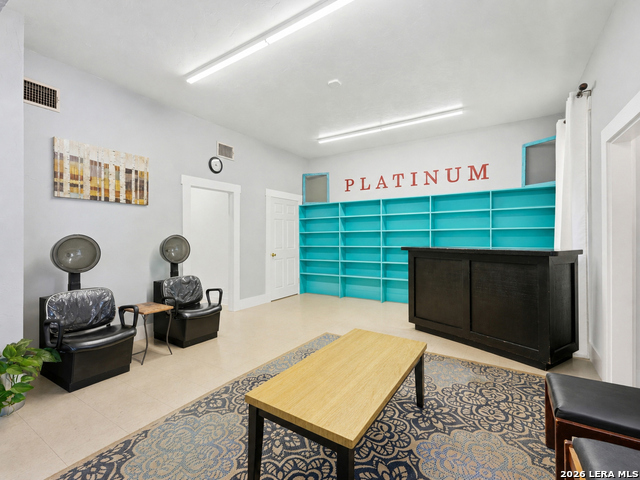 812 N Llano St Property Photo 22