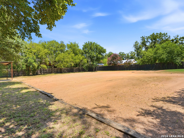 812 N Llano St Property Photo 35
