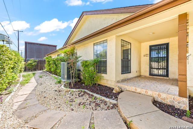 5801 Royal Rdg Property Photo 1