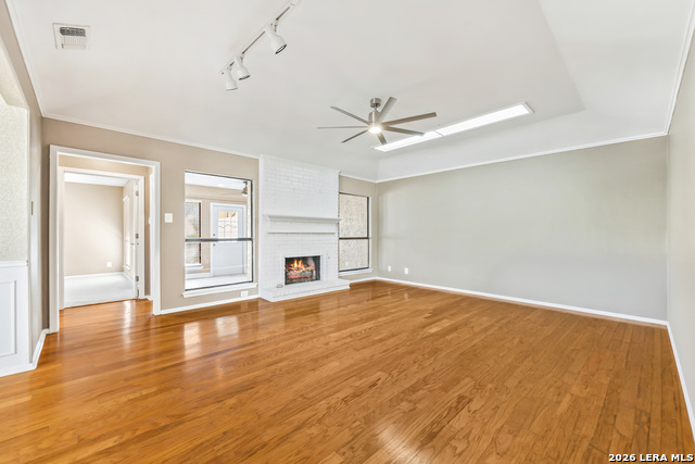 5801 Royal Rdg Property Photo 3