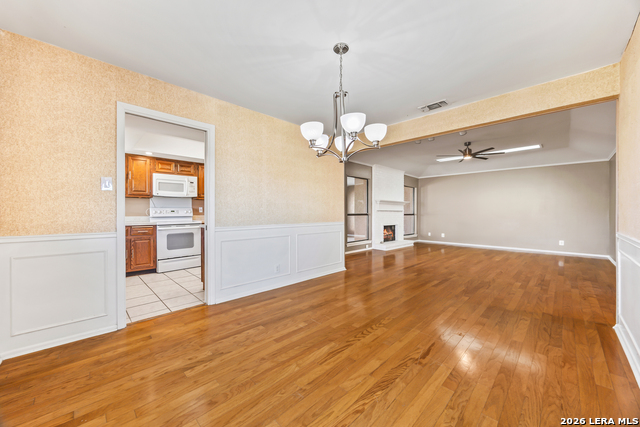 5801 Royal Rdg Property Photo 8