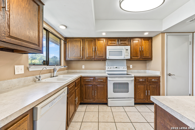 5801 Royal Rdg Property Photo 11