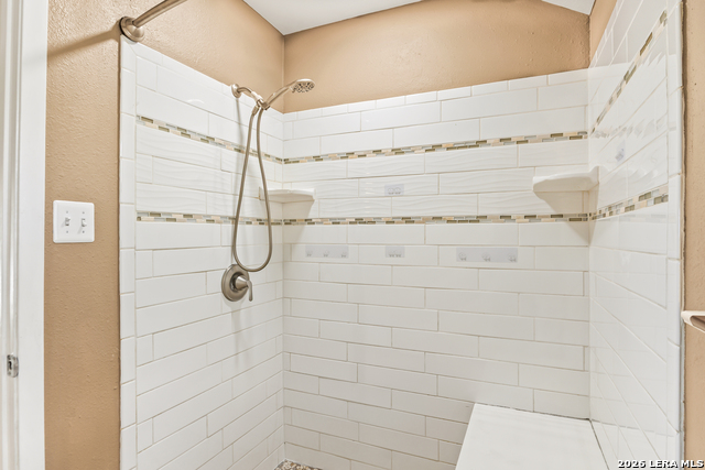 5801 Royal Rdg Property Photo 15