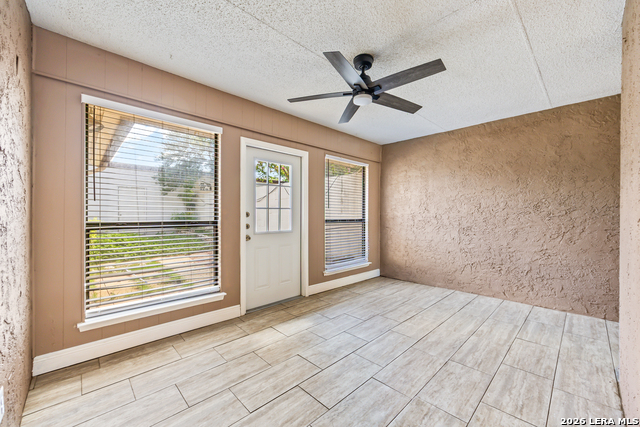 5801 Royal Rdg Property Photo 21