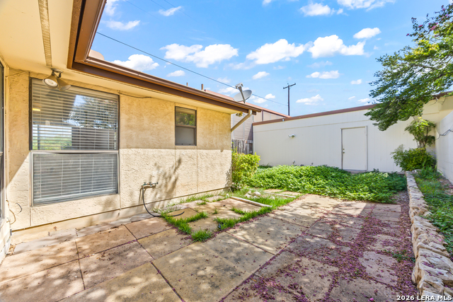 5801 Royal Rdg Property Photo 22