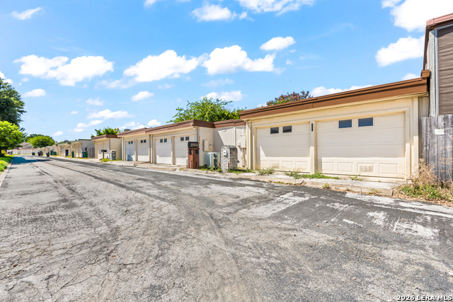 5801 Royal Rdg Property Photo 25