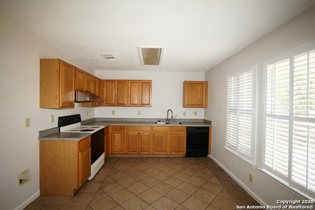 9 Apple Hills Property Photo 4