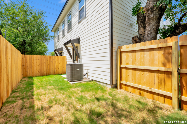 822 Empire Property Photo 23