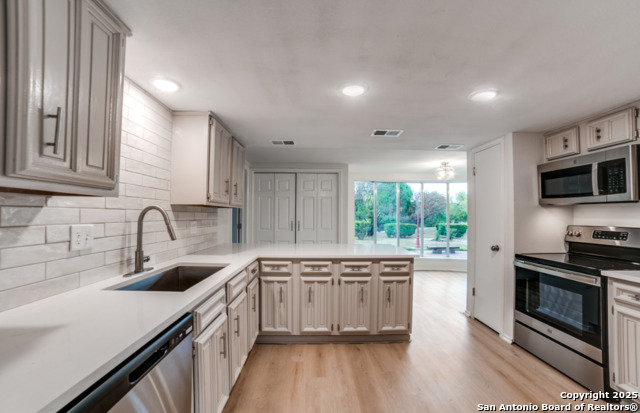 3418 Wimbledon Property Photo 22